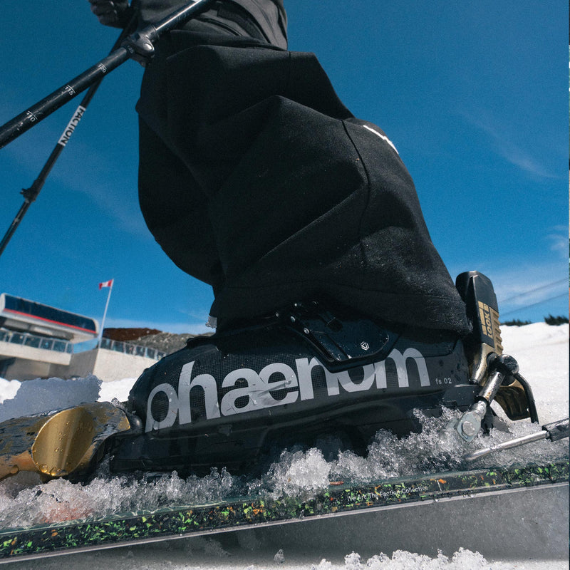 Skier standing with black and red phaenom fs 130 freestyle allmountain ski boots